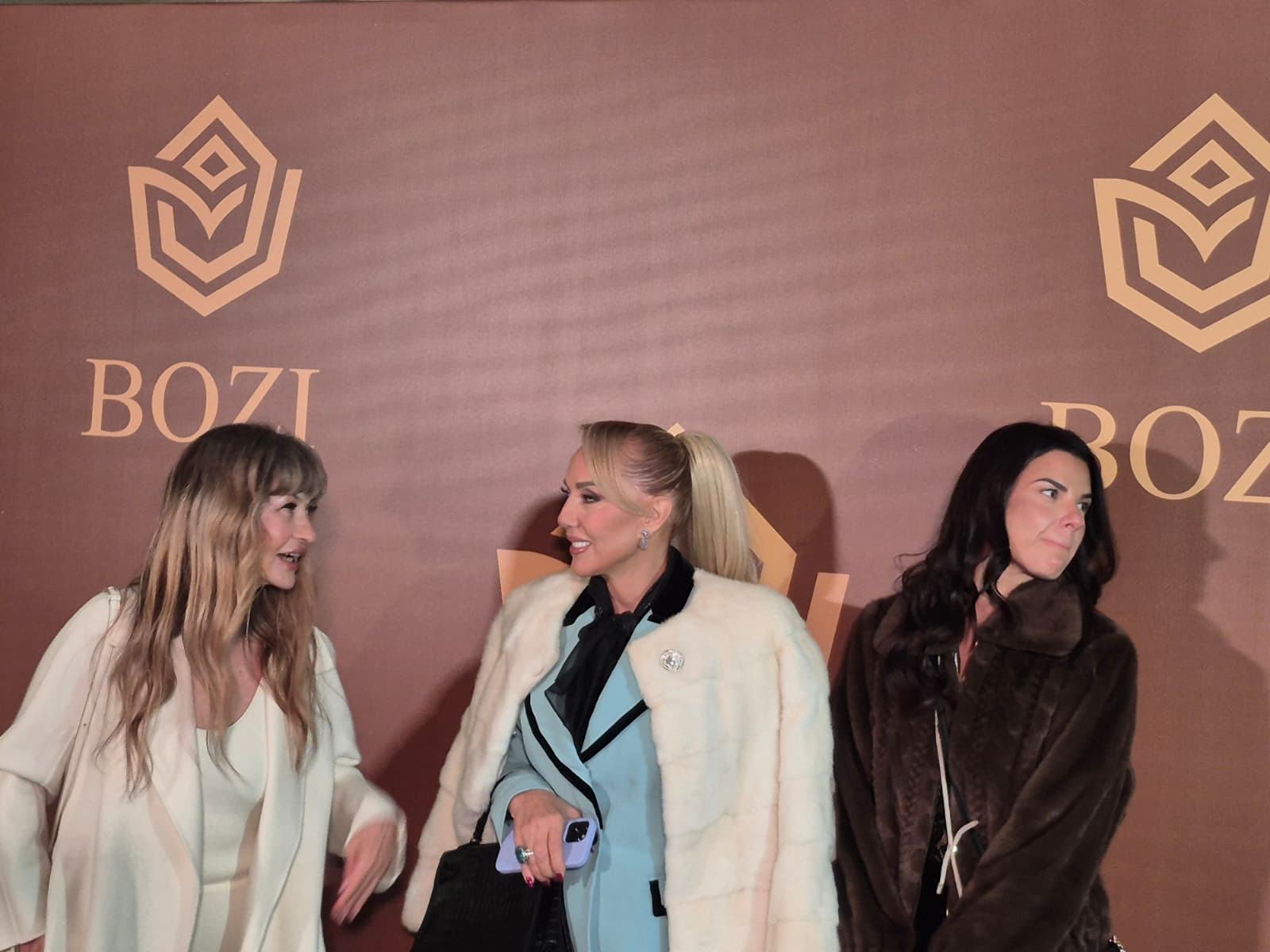 Ana Bekuta se pojavila na reviji: Pevačica stajlingom sve iznenadila VIDEO 5 PHOTO 2025 11 13 19 42 02 2