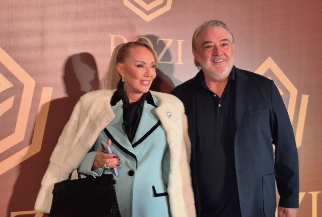 Lepa Brena zablistala na modnoj reviji: Pevačica u glamuroznom izdanju ostavlja bez daha FOTO 9 PHOTO 2025 11 13 19 42 05