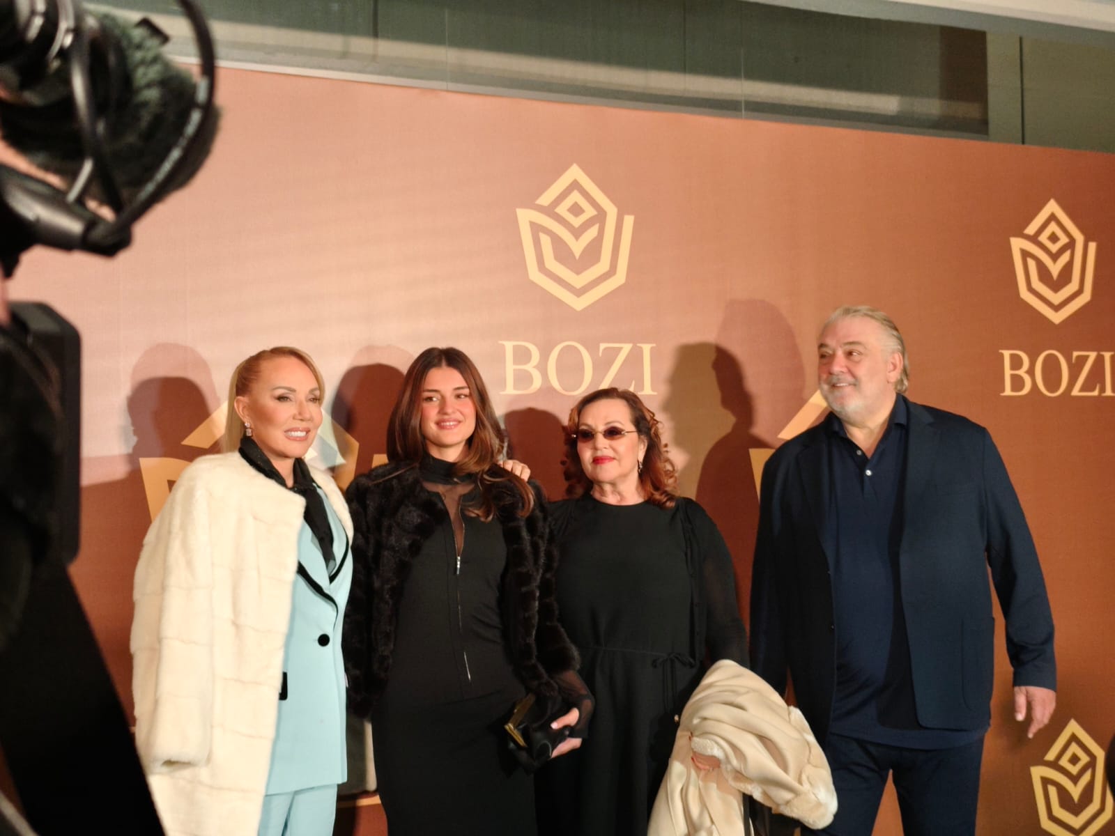 Ana Bekuta se pojavila na reviji: Pevačica stajlingom sve iznenadila VIDEO 7 PHOTO 2025 11 13 19 42 58