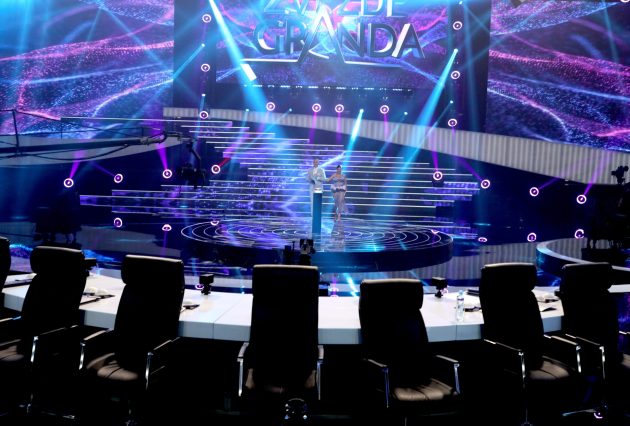 On je najviši pevač među ZVEZDAMA GRANDA, kad staneš pored njega, misliš da si premali 4 SCENA ZG SNIMANJE 01092025 FOTO MUNJA ok 2