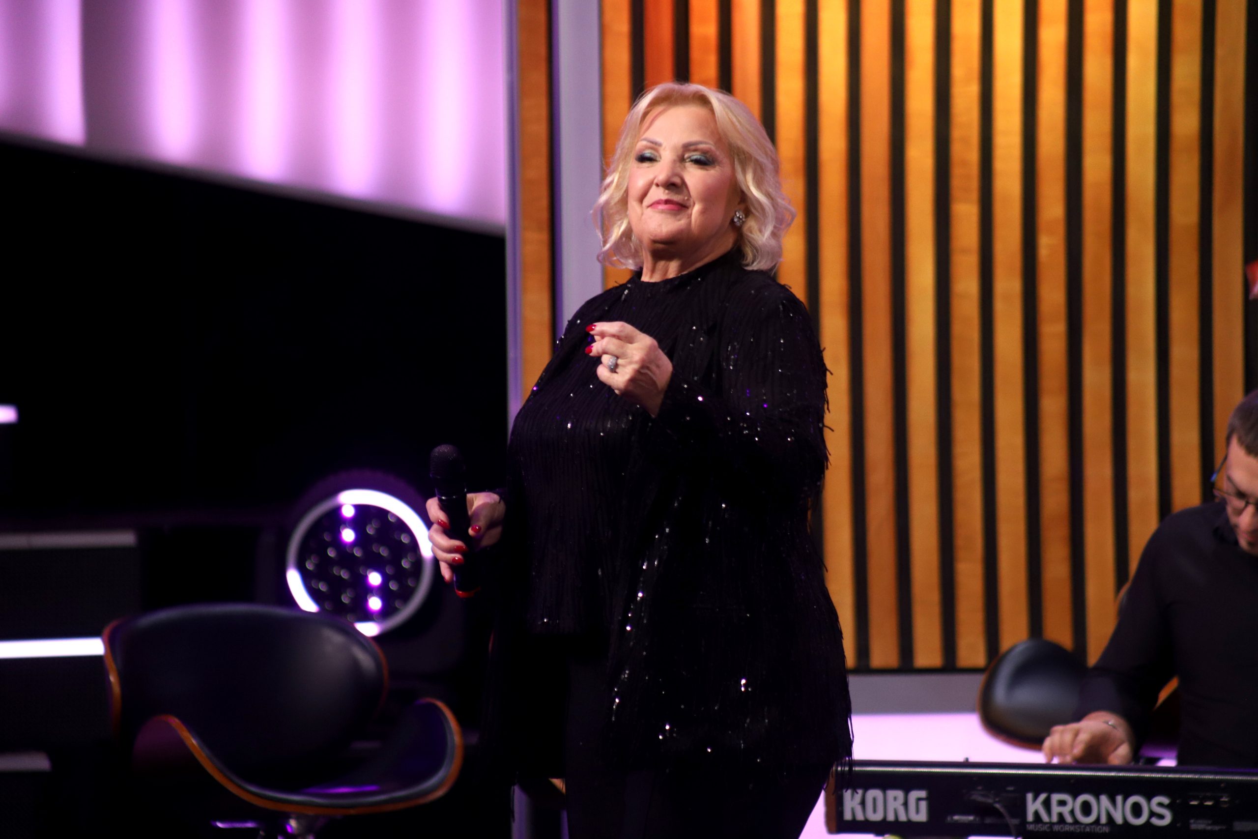 Snežana Đurišić otkrila zašto se njena ćerka nije bavila muzikom: "Ona je vrhunska pevačica" 8 SNEZANA DJURISIC GS SNIMANJE 12112025 FOTO ELENAok 9