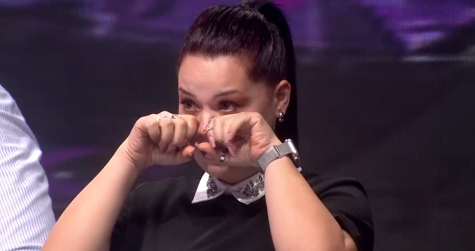 Ćerka lila suze nakon majčinog nastupa: Takmičarka ostvarila životnu želju i dirnula sve u emisiji 7 Screenshot 2025 11 06 082318