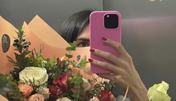 Neverovatna sličnost: Jelisaveta Orašanin i mama rođene istog dana, rođendanska torta privukla sve poglede FOTO 2 Screenshot 2025 11 14 075426