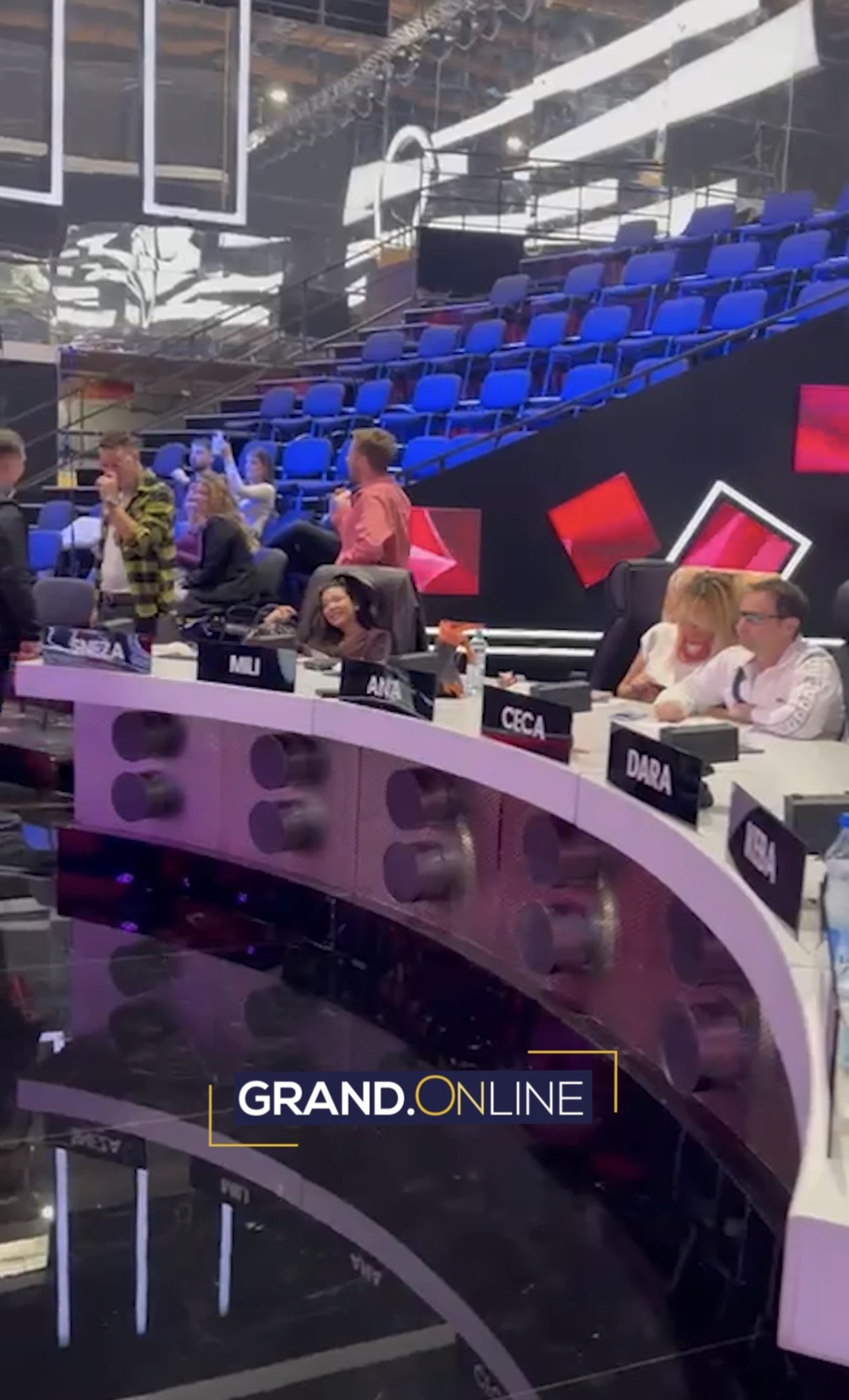 Vodimo vas na snimanje Zvezda Granda: Direktor zaplesao kao nikad do sad, a tek da vidite šta radi žiri na probi (VIDEO) 10 Screenshot 20251104 083309 Gallery