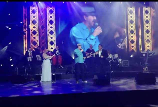 "Ne daj mojoj ženi da nas rastavi": Posle razvoda od Meline Haris Džinović napravio šou na koncertu Halida Muslimovića (VIDEO) 2 Screenshot 20251113 075708 WhatsApp