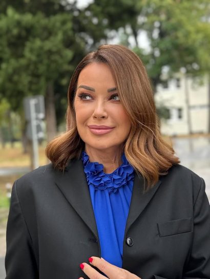 Jednostavna, a upečatljiva kombinacija: Stajling Dragane Katić koji ćete odmah poželeti da iskopirate 21 Vreme danas nikako nije bilo inspiracija za fotkanje ali ljudi oko mene jesu. Zato je instagram