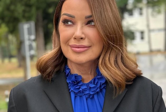 Jednostavna, a upečatljiva kombinacija: Stajling Dragane Katić koji ćete odmah poželeti da iskopirate 2 Vreme danas nikako nije bilo inspiracija za fotkanje ali ljudi oko mene jesu. Zato je instagram