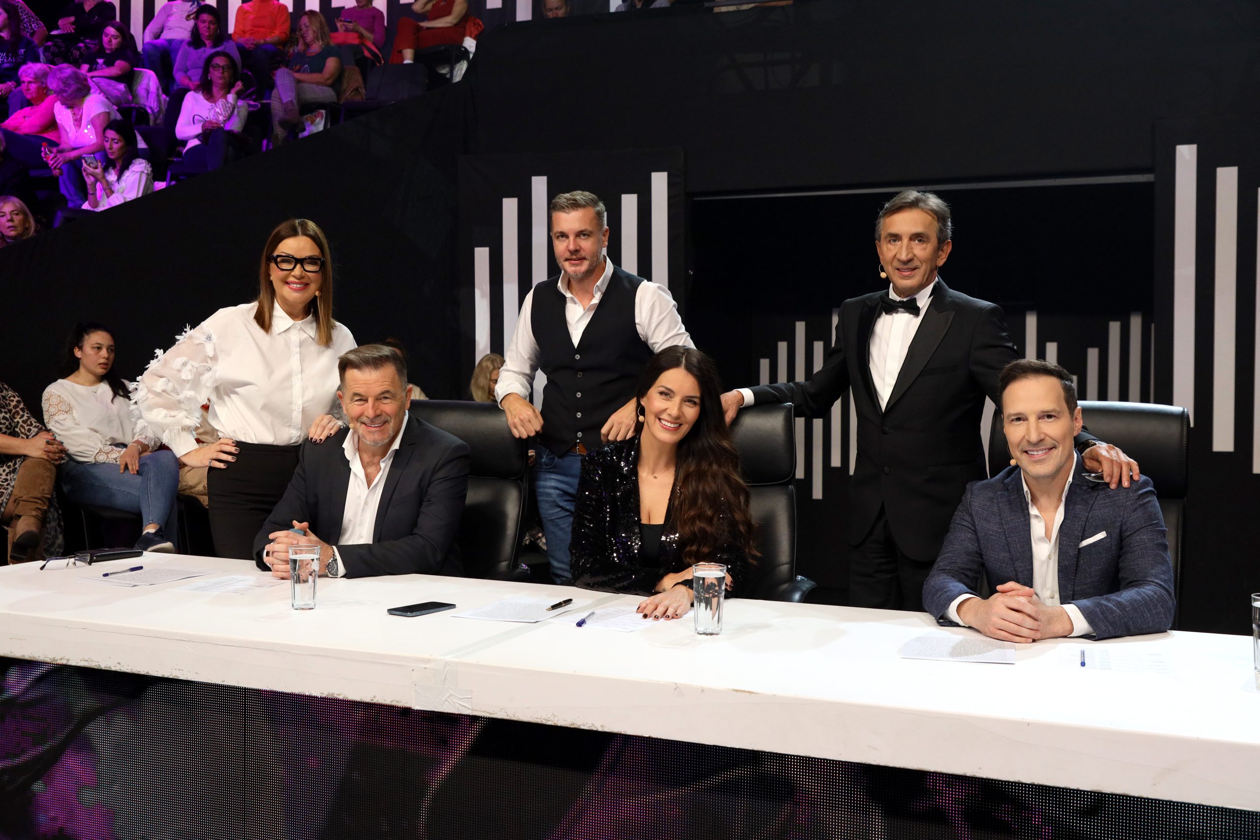 Pred snimanje emisije Nikad nije kasno stigao poseban poklon za Draganu, Žiku i Mareta VIDEO 8 ZIRI NNK SNIMANJE 09102025 FOTO MUNJA 25 ok 2