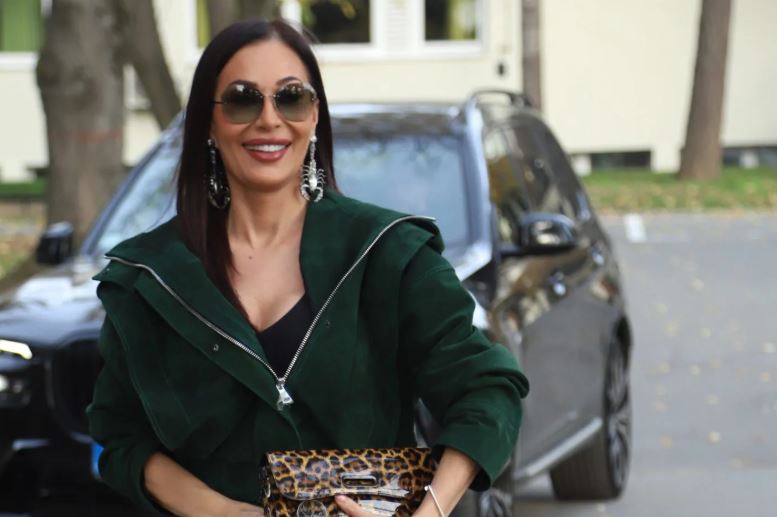 "Gde gledaš bre?!" Ceca Ražnatović vozila kola po Beogradu, pa nasmejala sve do suza 6 ceca ceki