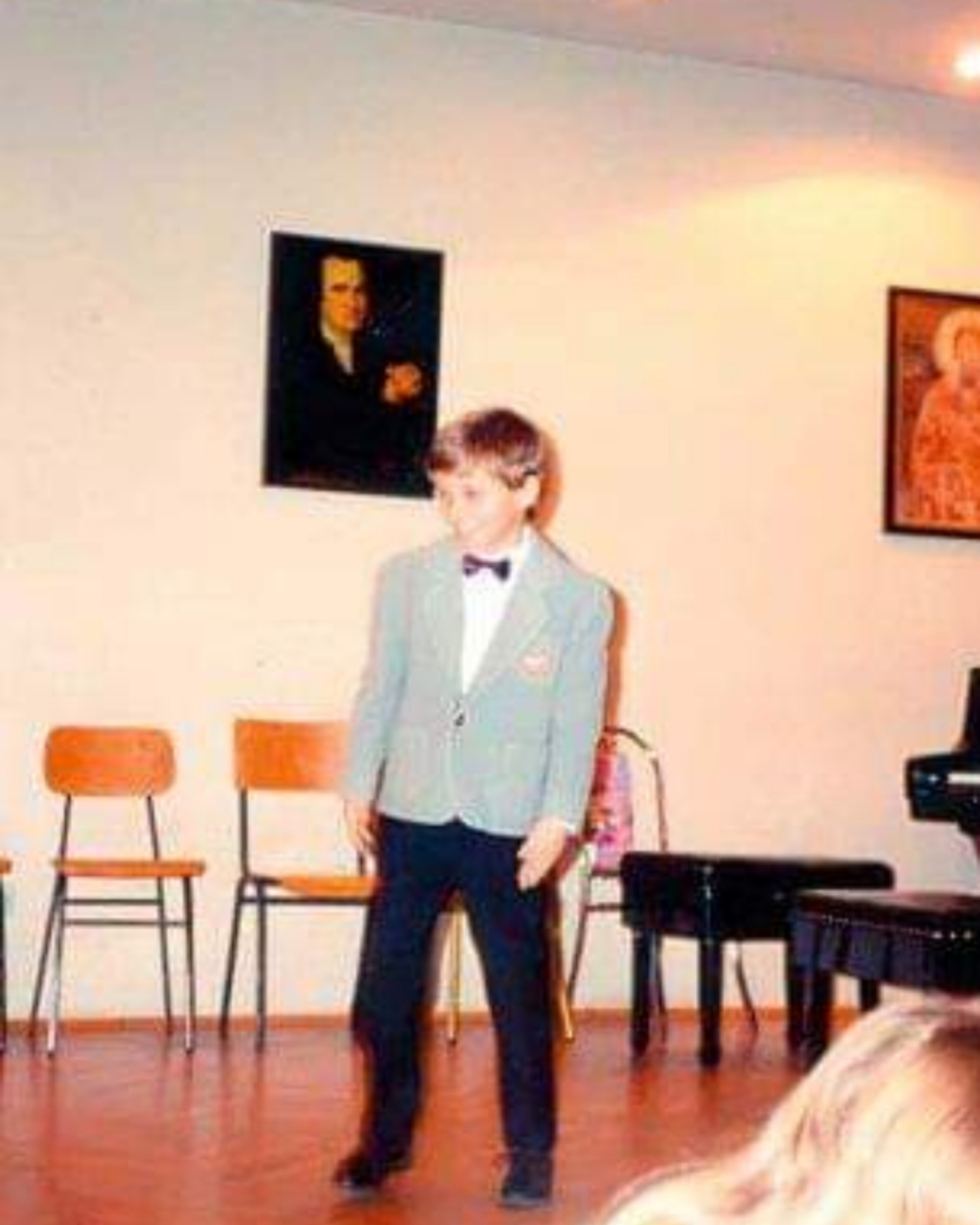 Ovaj dečak je izrastao u najzgodnijeg pevača na estradi: Teško da ćete ga prepoznati 8 muzicka skola sasa kovacevic