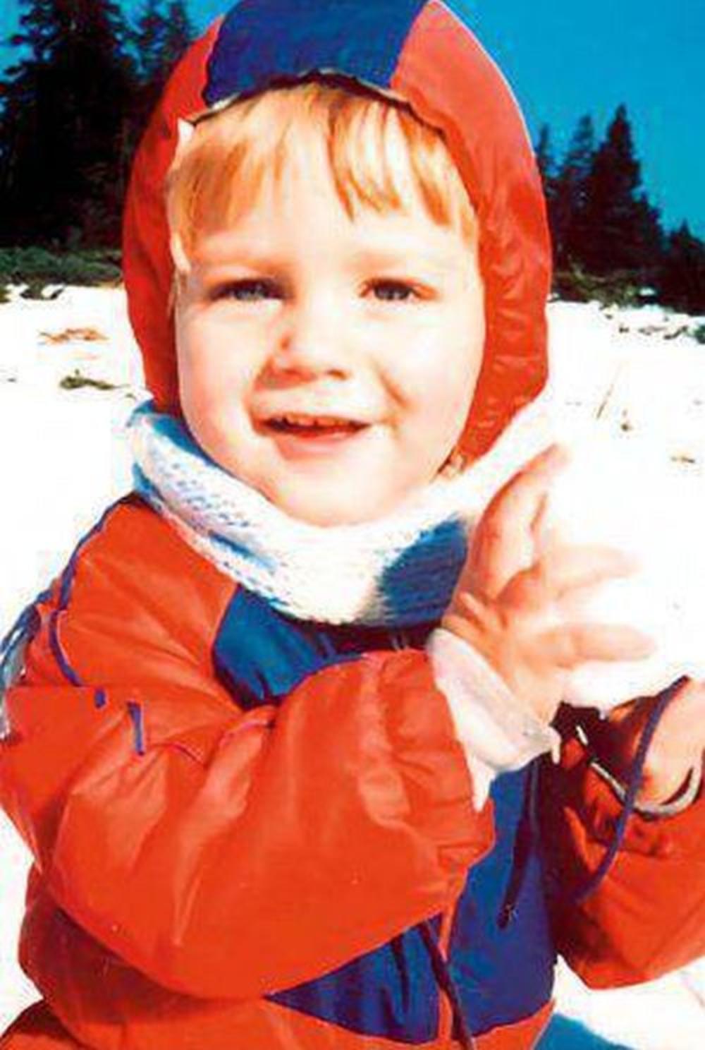 Ovaj dečak je izrastao u najzgodnijeg pevača na estradi: Teško da ćete ga prepoznati 5 sasa kovacevic u detinjstvu ff