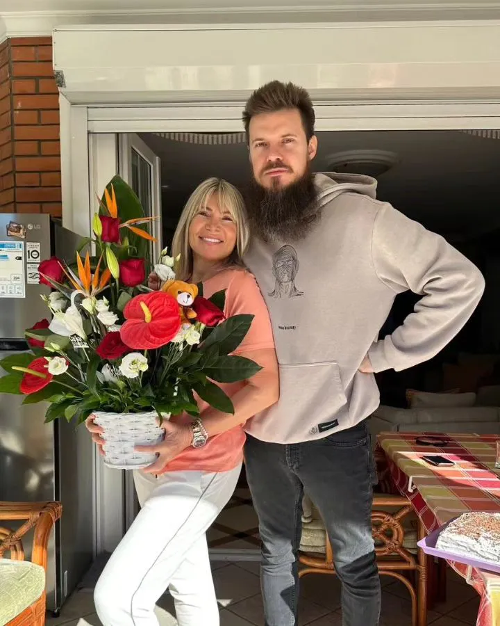 Ovo je sin Suzane Jovanović koji uskoro postaje tata! Saša Popović ga gledao kao svog sina, samo je zbog jednog žalio 11 suzana i danijel jovanović