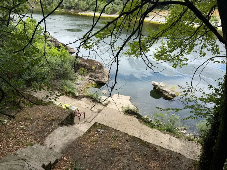 Ovaj pevač ima privatnu plažu u Crnoj Gori, iz dvorišta izlazi pravo u raj: "Ne treba mi drugo more" 6 slaven plaza