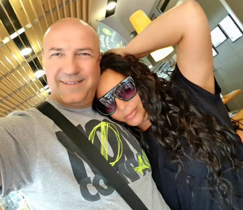 Ovako izgleda Stojin muž: Bavi se ozbiljnim zanimanjem i nikada ga ne viđamo u javnosti FOTO 7 stoja z