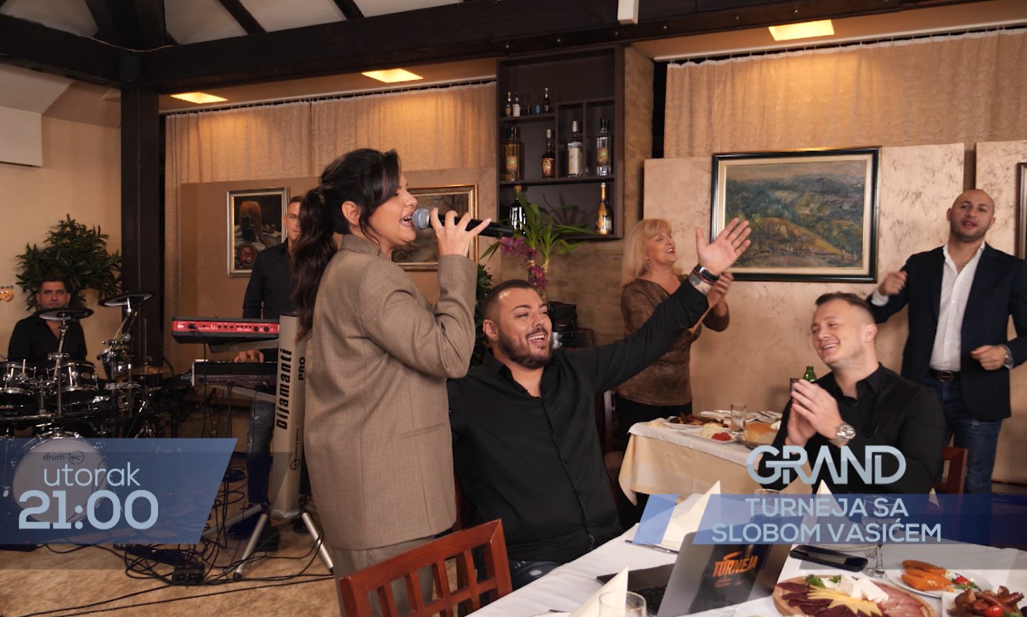 Utorkom žurka? Može! Evo koji pevači će vas razgaliti u novoj turneji sa Slobom Vasićem 6 turneja sa slobom