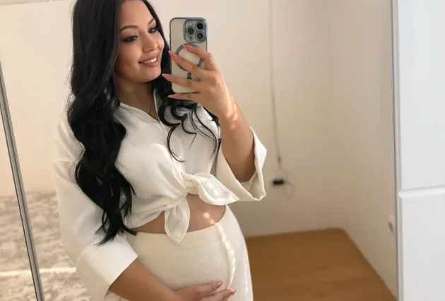 Ovu lepoticu je verio pevač iz Zvezda Granda i uskoro će mu roditi ćerku 2 verenica zvezde granda 2 1