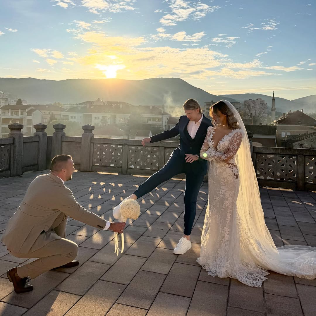 Pevačica se nije pojavila na svadbi zvezde "Granda", sad se oglasila: "Sine, od prvog dana..." 8 ♂️