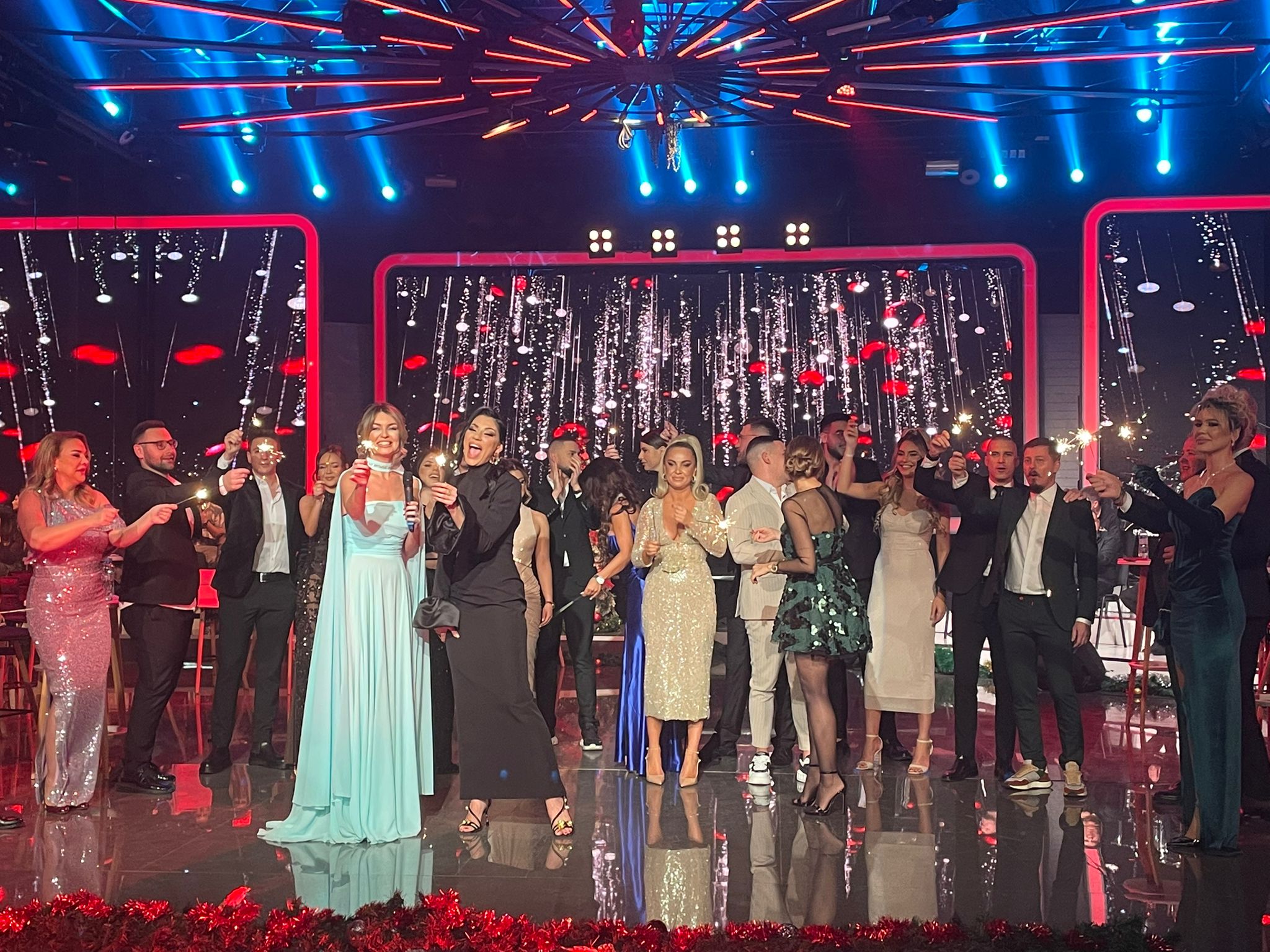 Zvezda Granda uhvaćena u ludom provodu sa voditeljkom 5 IMG 20251209 WA0041