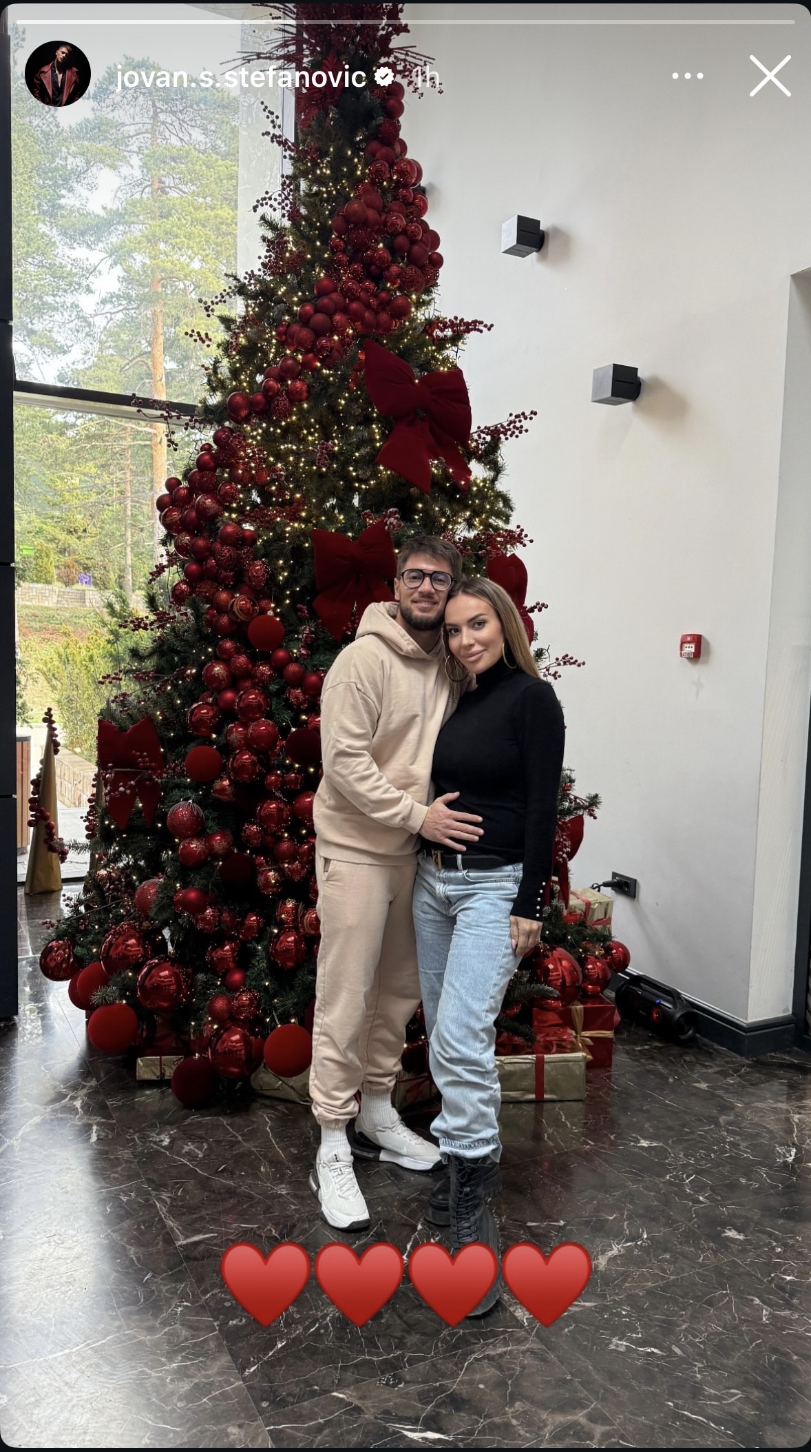 Joca Stefanović postaje tata prvi put? Objavio fotku sa 5 godina starijom koleginom, drži je za stomačić, sve puca od ljubavi FOTO 6 IMG 0323