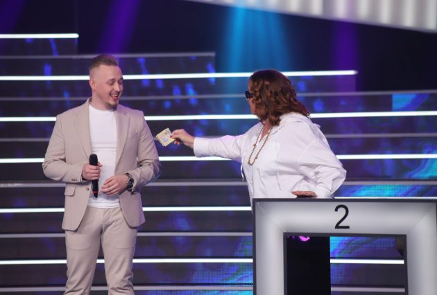 Bekuta zaplenila tucu novca svom pulenu: Počela da broji na sred scene pa poručila: ''Ne vraćam dok...'' (VIDEO) 13 IMG 0669