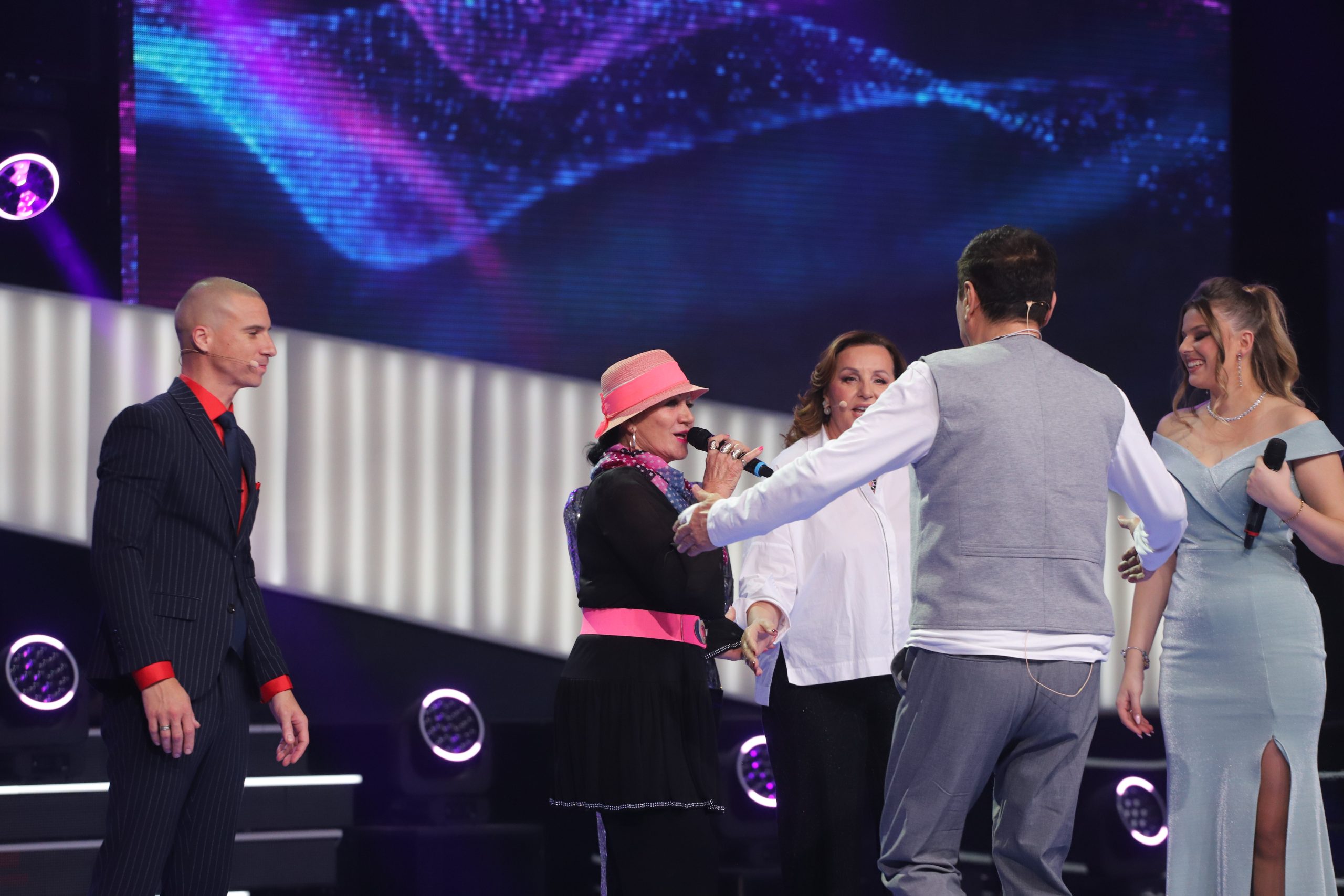Hit večeri u Zvezdama Granda: Legendarna pevačica upala u emisiju, kolege pale u trans (VIDEO) 10 IMG 9736
