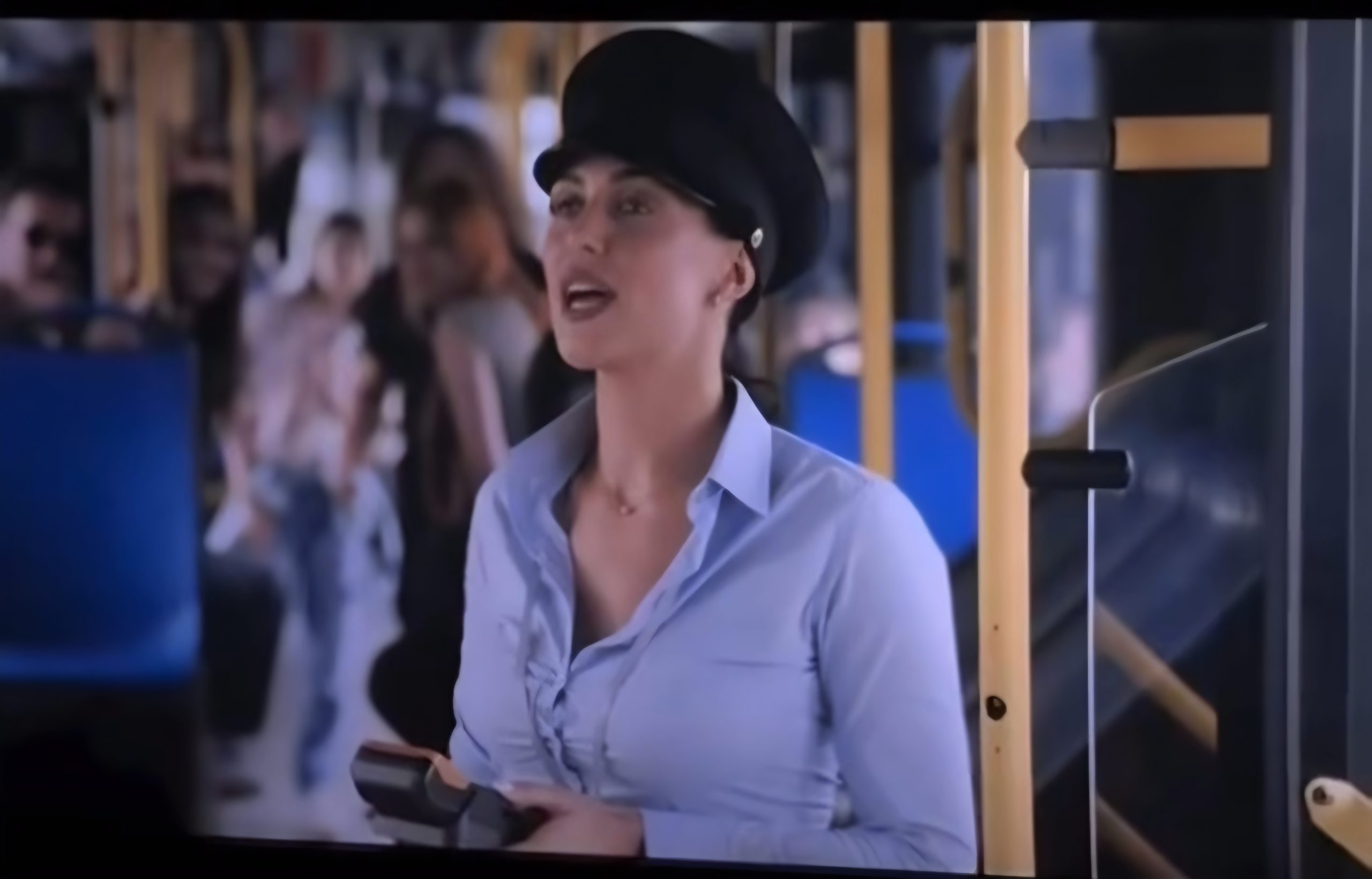 Popularna pevačica glumi kondukterku u "Povratku Žikine dinastije" FOTO 7 Mahrina 1