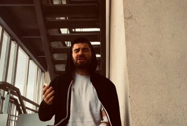 Frontmen "Le mago" benda Nikola Milenković hitno hospitalizovan nakon jakih bolova u stomaku tokom nastupa 9 Nikola Milenkovic 2 1 e1765117935818