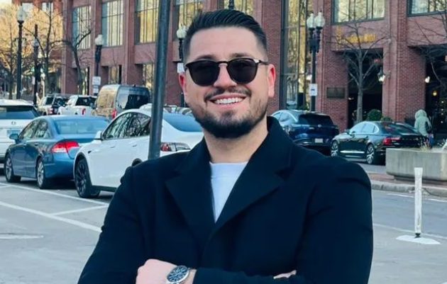 Elvis Mesinović osvaja Ameriku: Turneja pred rasprodatim salama i spektakularna Nova godina u Čikagu 13 Screenshot 2025 12 25 182640