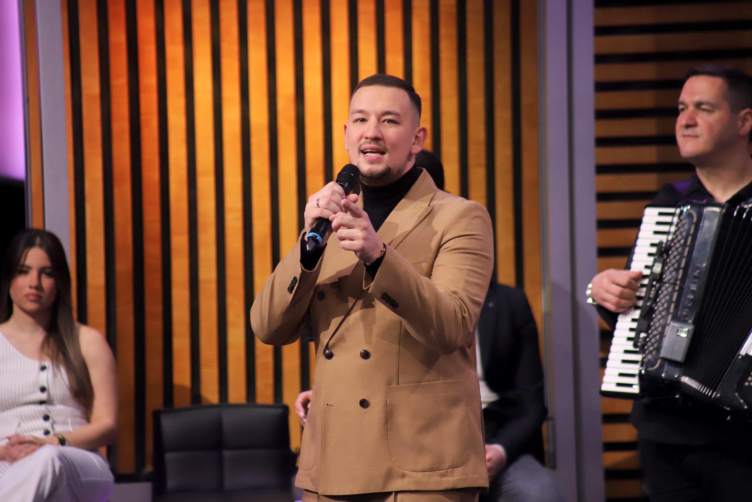 "Želeo sam rano da se ostvarim kao roditelj": Uroš Živković progovorio o sinu 6 UROS ZIVKOVIC GS SNIMANJE 15122025 FOTO ELENA 47 ok 1