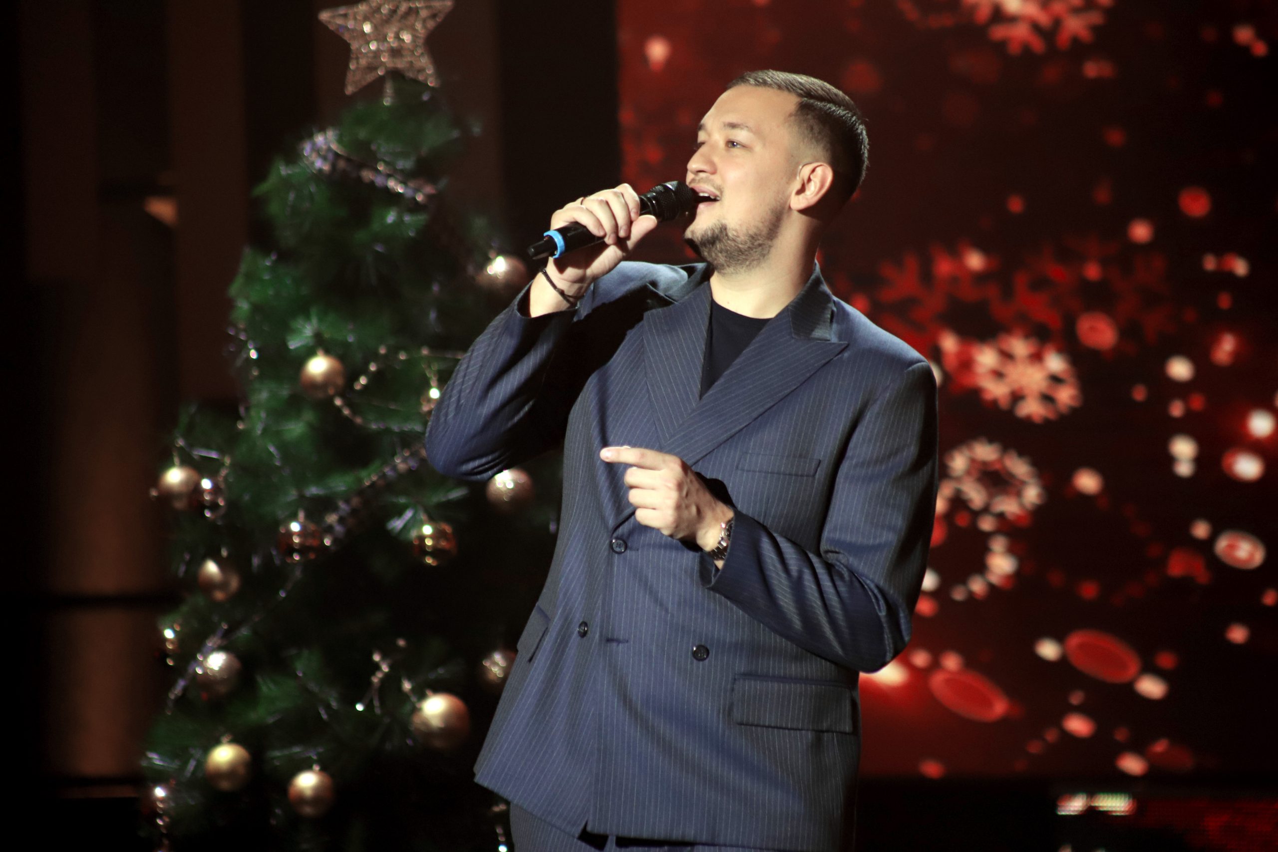 ,,Sin ostaje sa babom i dedom'': Uroš Živković najluđu noć provodi radno, a evo gde će biti njegova supruga 5 UROS ZIVKOVIC NNK SNIMANJE 14112025 FOTO ELENA 3 ok