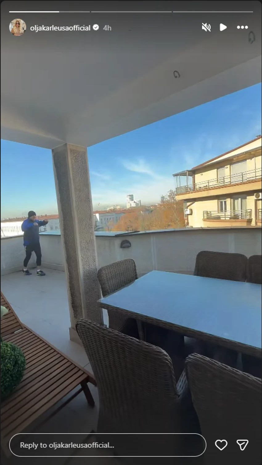 Ovde živi pevačica sa bogatim biznismenom: Pokazala luksuzni stan, a terasa velika kao garsonjera FOTO 10 image 1 5