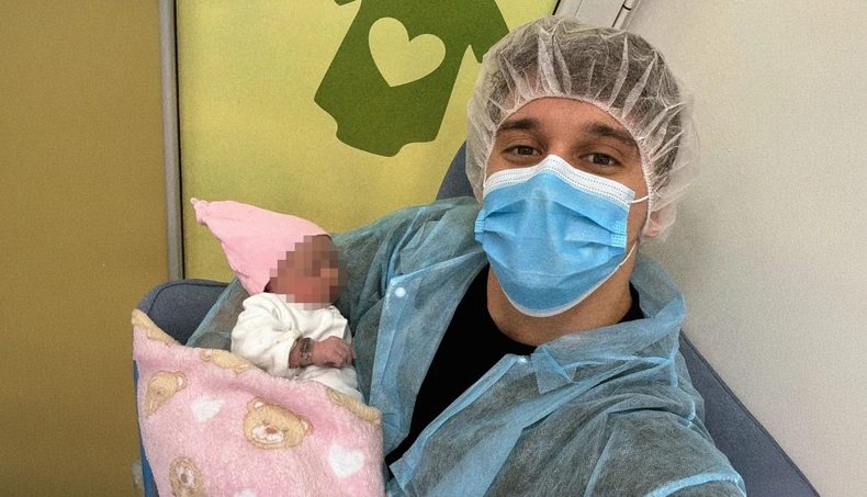 Porodila se Aleksandra Bursać: Pevačica dobila ćerku sa 10 godina mlađim kolegom 6 image 2 11