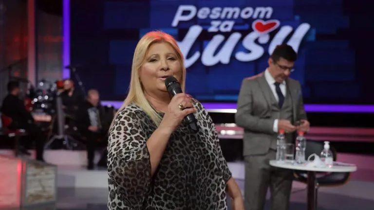 Naša pevačica tri kuće sagradila zahvaljujući jednoj pesmi, a živela u porodičnom haosu 7 image 3 5