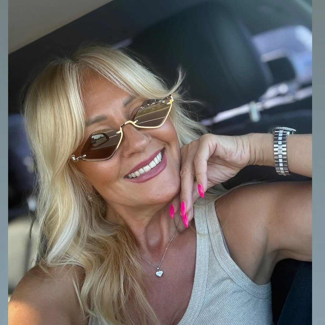 Udovica Marinka Rokvića otkrila tajnu mladolikog izgleda: Bere divlje voće, pravi detoks napitke, a ima i svoj biznis 5 udovica Marinka Rokvica