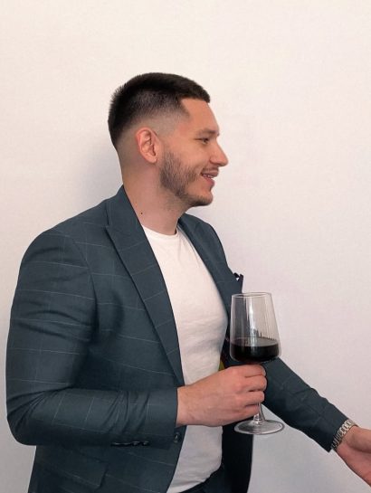 Aleksandar Radojević šokira kostimom od gume na Pesmi za Evroviziju 18 Aleksandar Radojevic 1