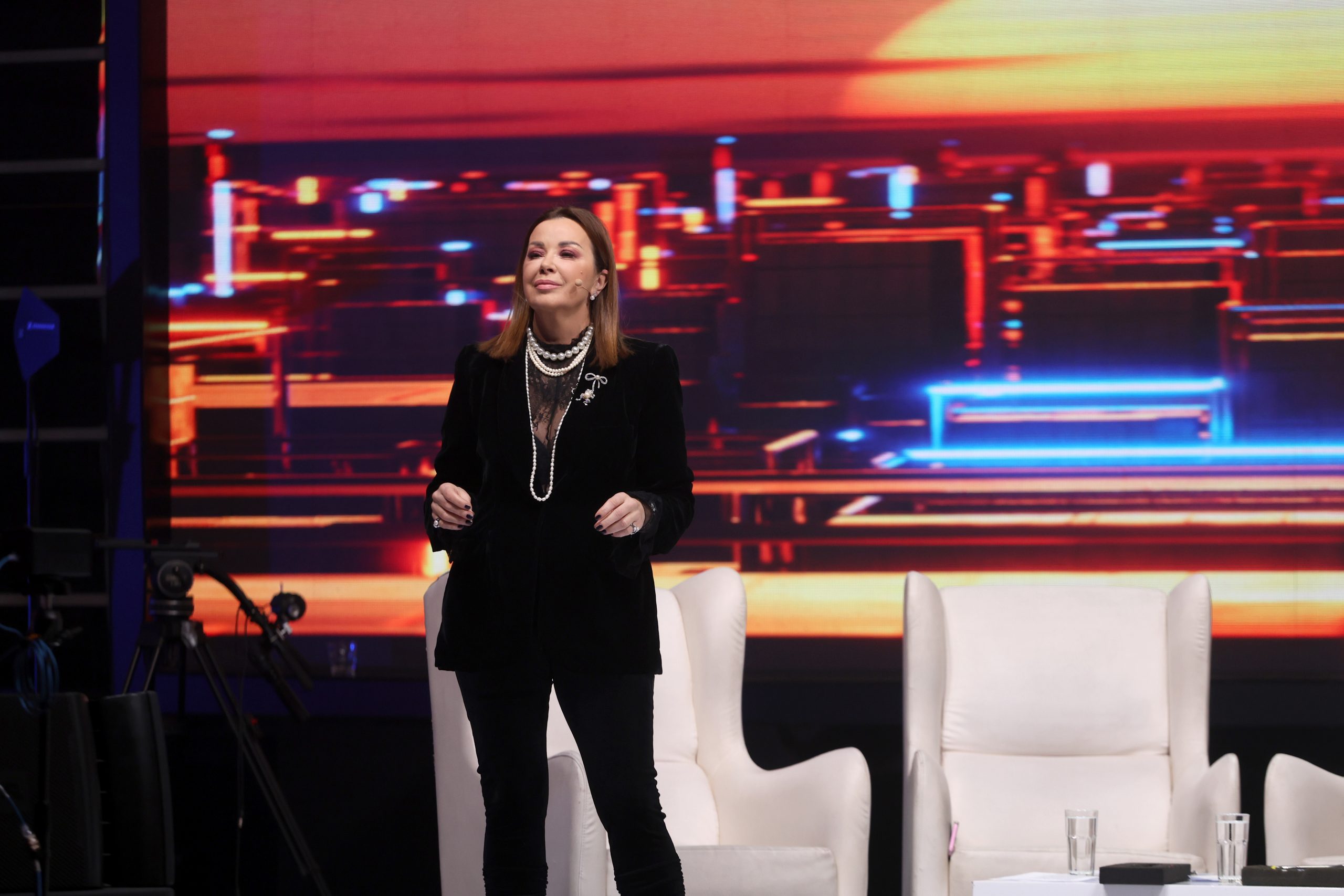 Čipka i biseri: Izazovan i damski stajling Dragane Katić privlači pažnju 7 DRAGANA KATIC NNK SNIMANJE 02122025 FOTO PETAR 2 ok