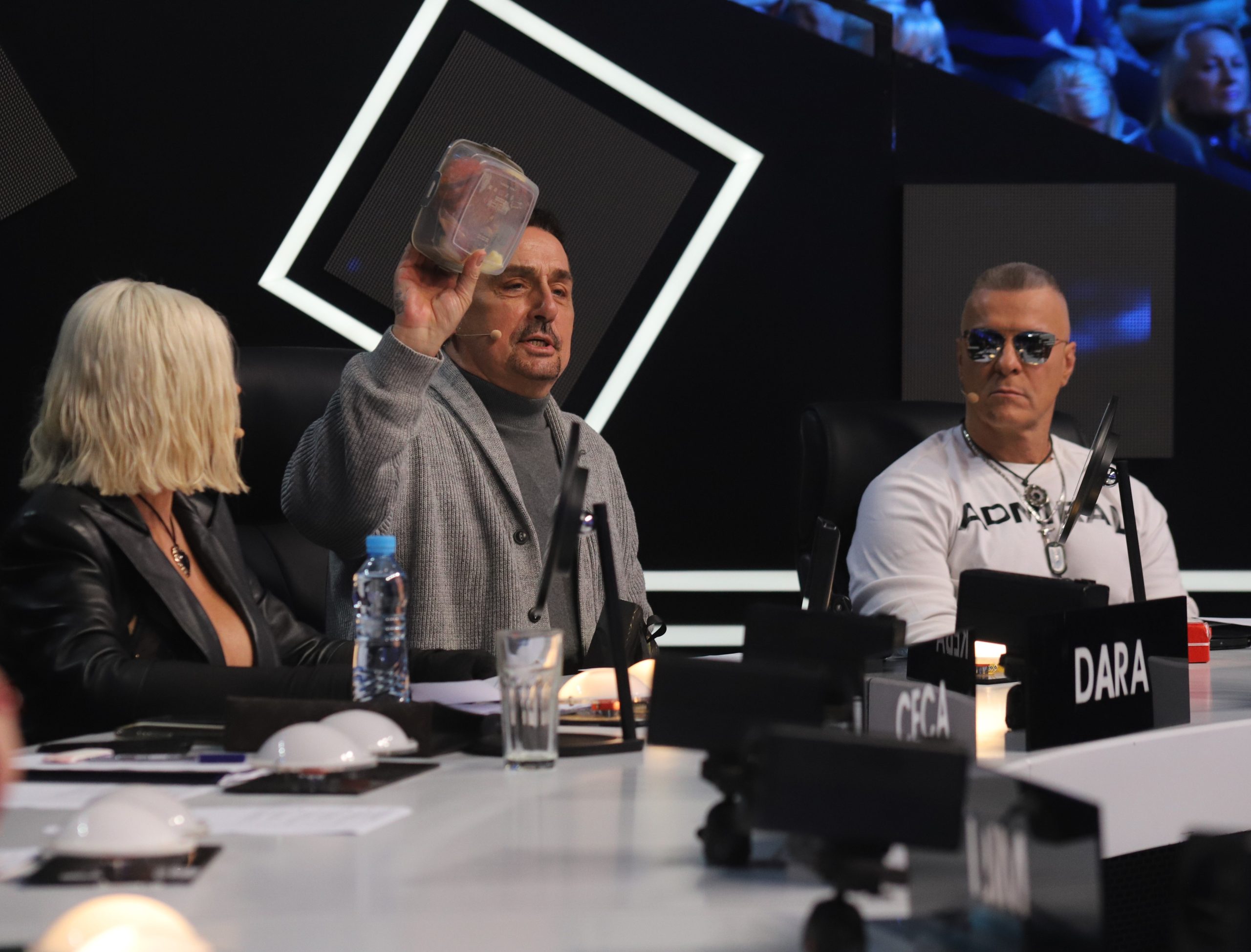 čvarci i keba u zvezdama granda