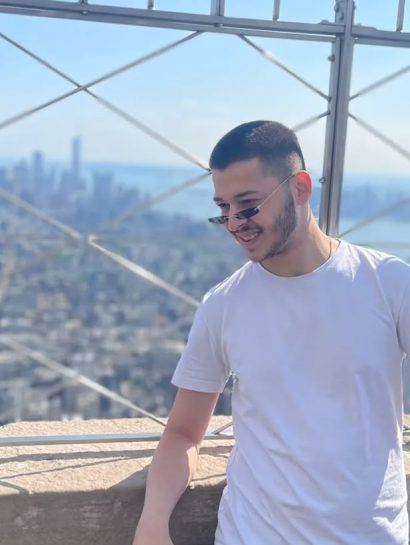 Pevač iz Zvezda Granda izveo ženu i bebu iz porodilišta: "Sad smo prava porodica" 14 New York 😎 1 e1769590314750