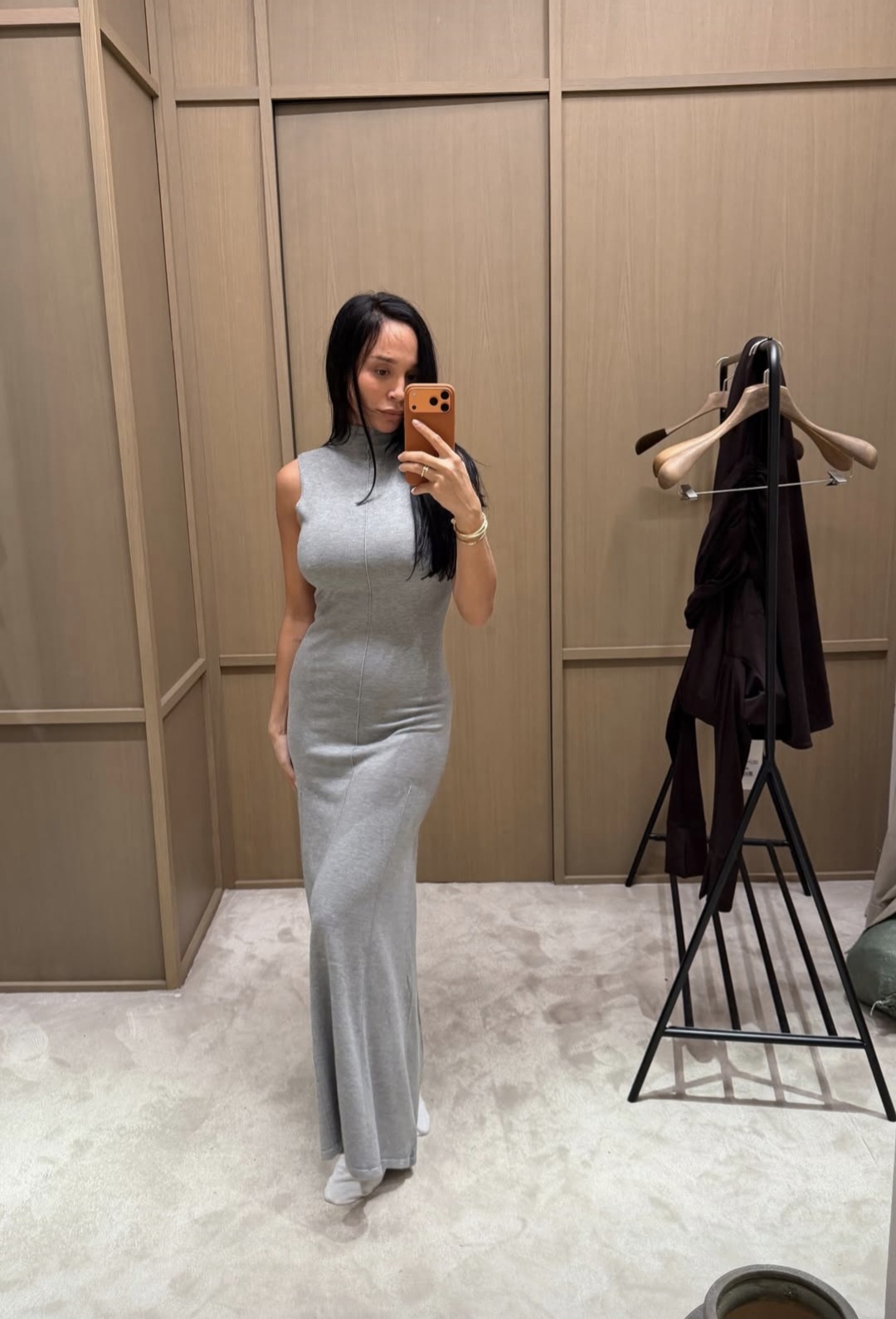 Prve slike trudne Edite Aradinović, utegla se u haljinu, stomačić se tek nazire 6 Screenshot 20260127 074843 Instagram