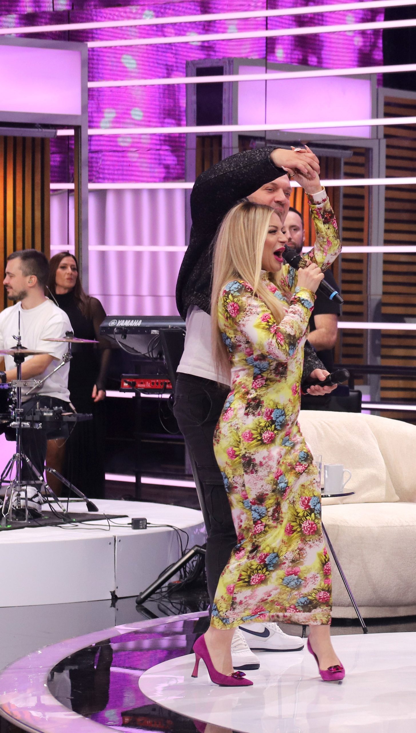 Poznata pevačica ponela fiksni telefon na svirku VIDEO 5 VANJA MIJATOVIC I GASTOZ GS SNIMANJE 22122025 FOTO ELENA 58 ok