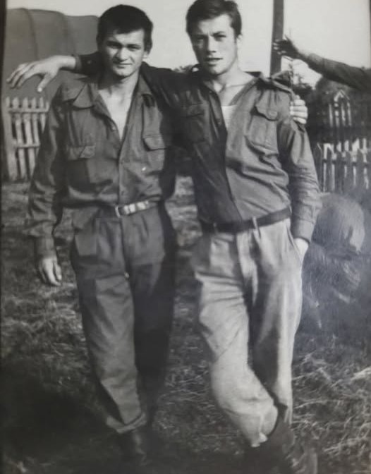 Imao je samo 24 godine i bio je ozbiljan šmeker -Isplivala fotka Halida Bešlića iz vojske 6 halid beslic u vojsci