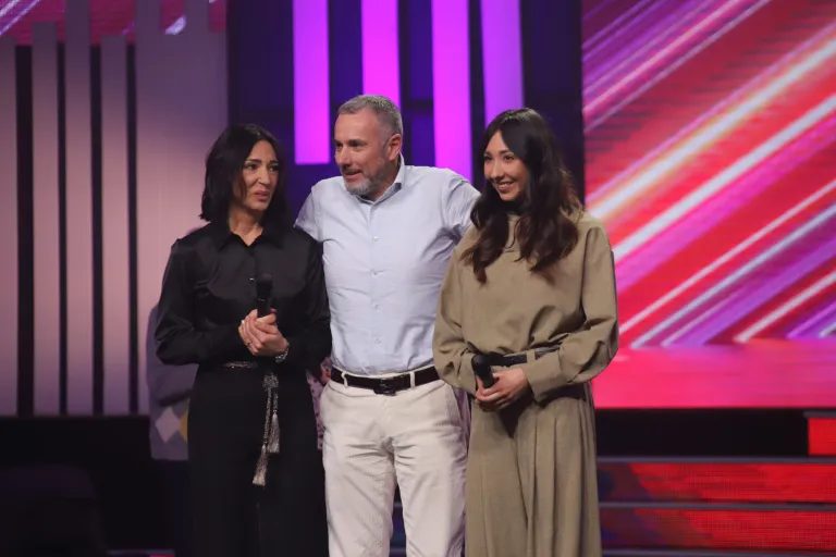 Emina Mijatović na ivici suza posle nastupa u "Nikad nije kasno": "Bilo je svega za 49 godina" VIDEO 8 image 4 1