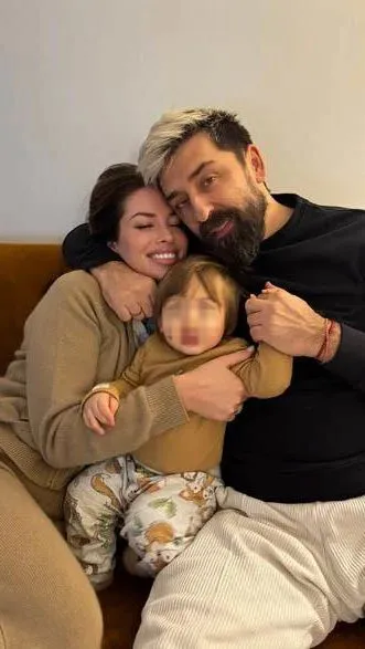 "Kada sam ćerku uzeo u ruke...": Ognjen Amidžić posetio Minu i Lolu u porodilištu, evo na koga liči 6 image 7 15