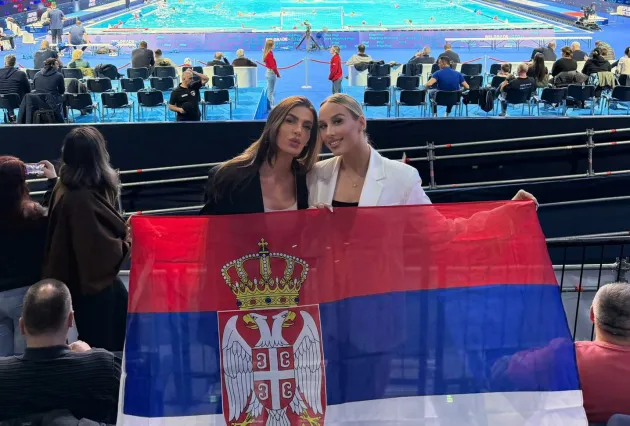 Večeras vaterpolo Srbija-Mađarska, pevačica otkrila šta joj je brat reprezentativac rekao pred finale 13 viktorija lucic na vaterpolu srbije e1769352149684