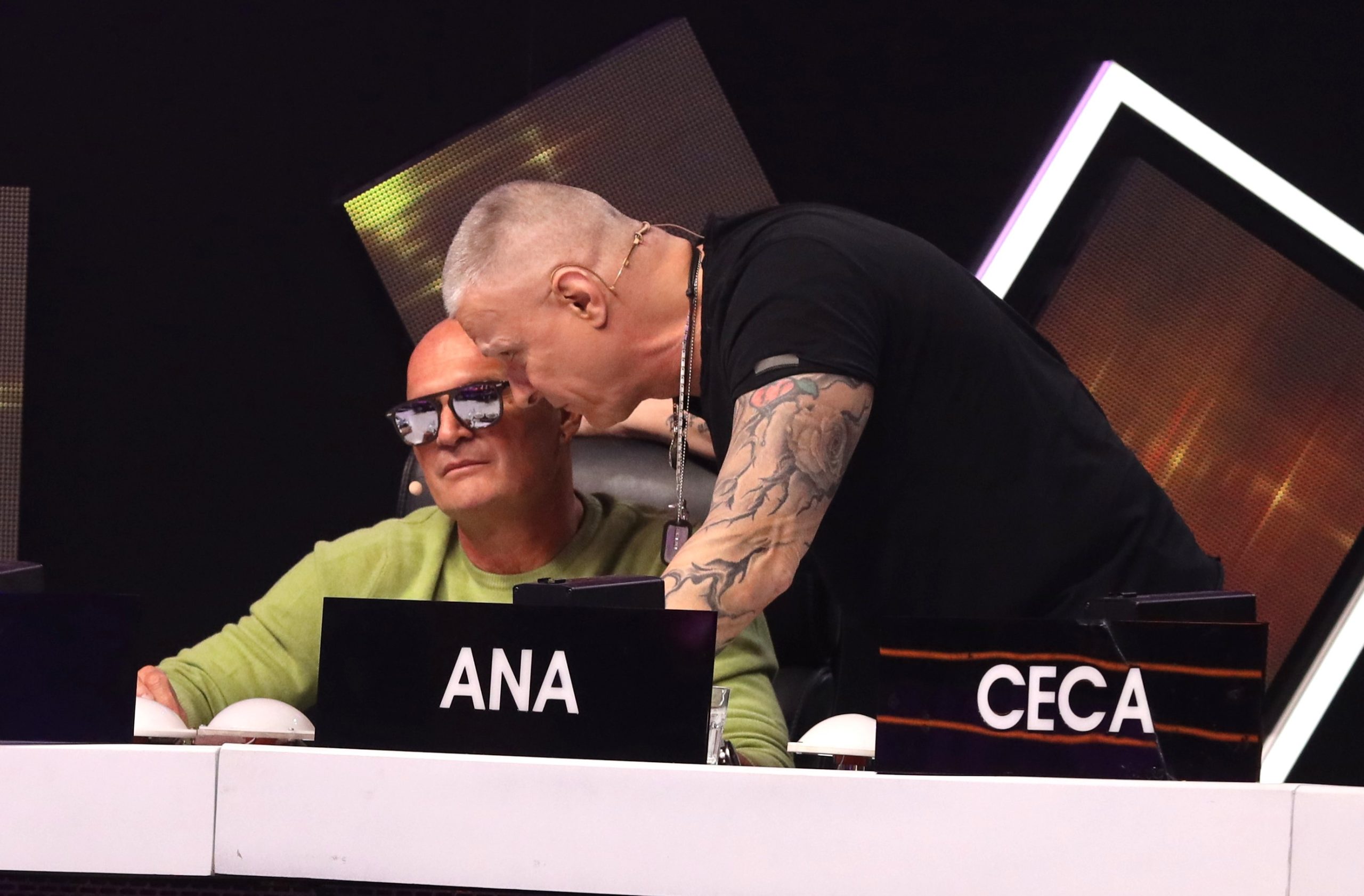 Spektakl na sceni: Takmičarka ponela ogromna anđeoska krila i zapevala jednu od najtužnijih balada (VIDEO)