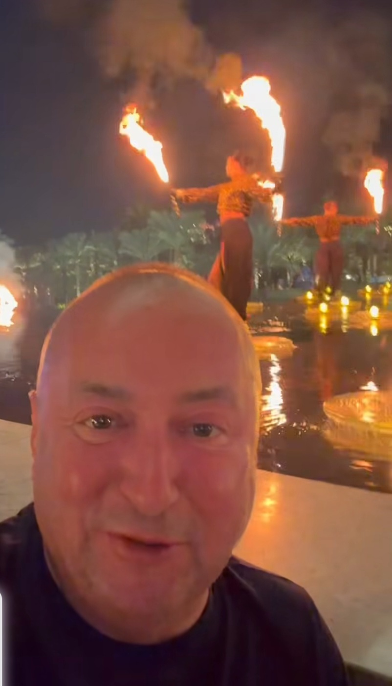 Đani najavio "vatreni" nastup, plesačica sa plamenom ga posebno inspirisala FOTO 6 Djani 1