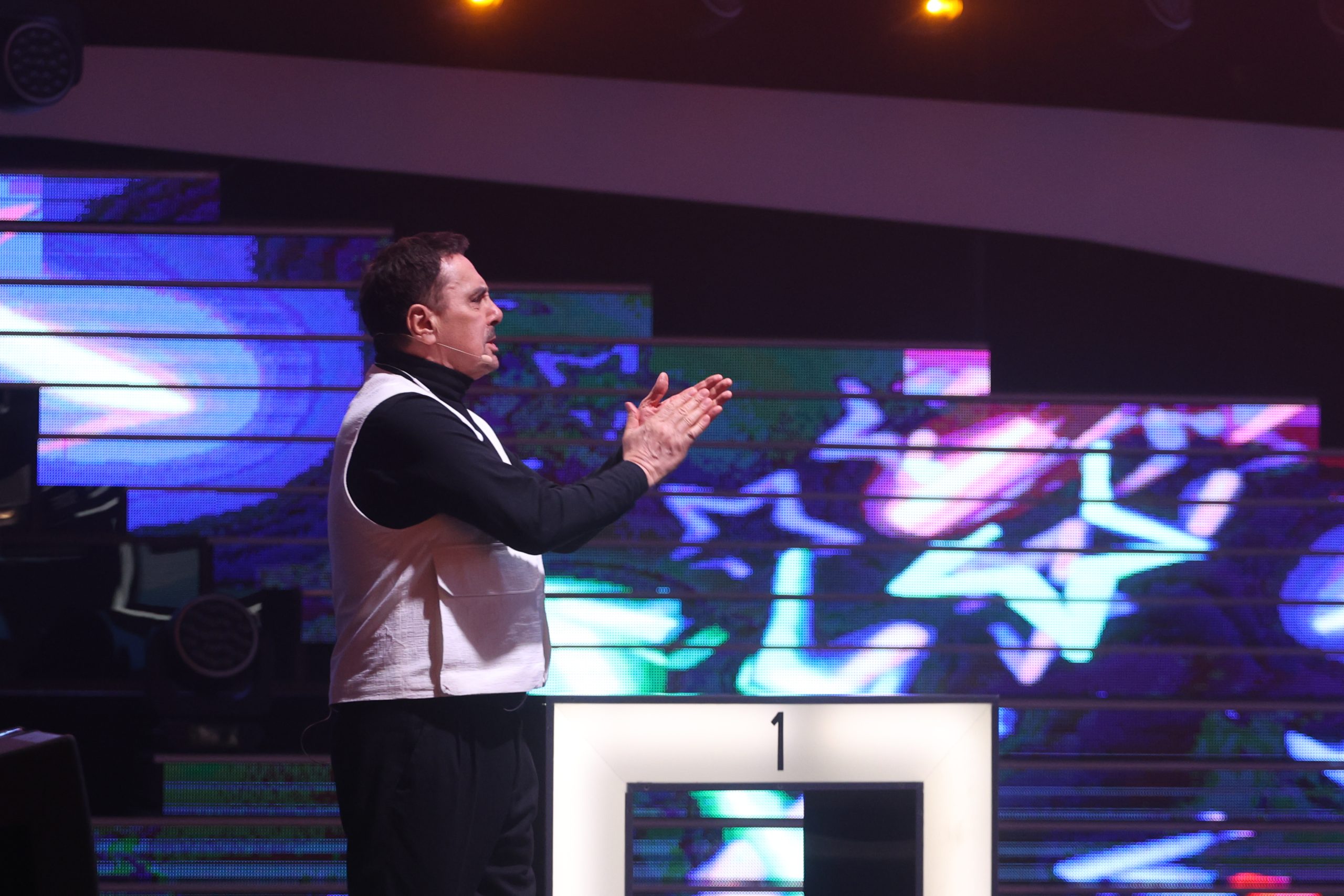 ,,Kebo, vidiš kako je bolje kad ne teraš kandidate'': Mili pecnuo kolegu pred svima u Zvezdama Granda 6 E08A4381