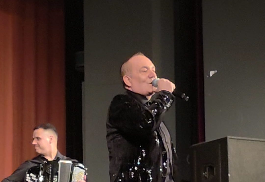 Singer Experienced Shock at Concert: They Brought Him a Pig on Stage, and Tips Flew