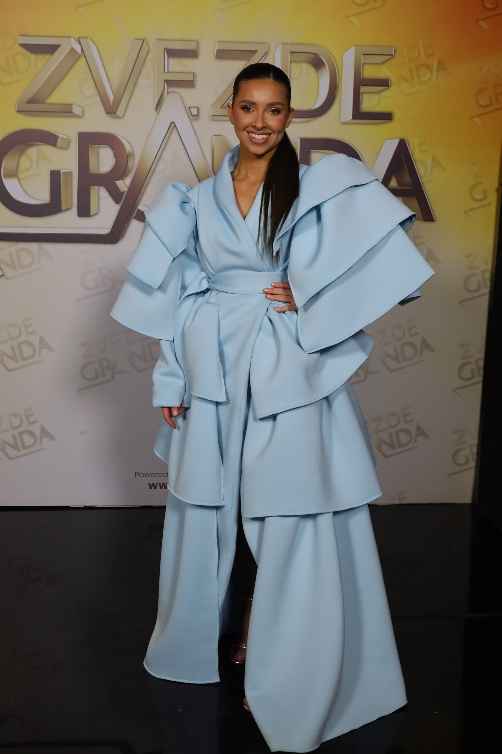 "Uzećemo nešto sa Cecinog šifonjera": Snežana Đurišić odgovorila na komentare o takmičarkinom stajlingu 7 MINA MUJKIC 27 GOD. ZEMUN 2