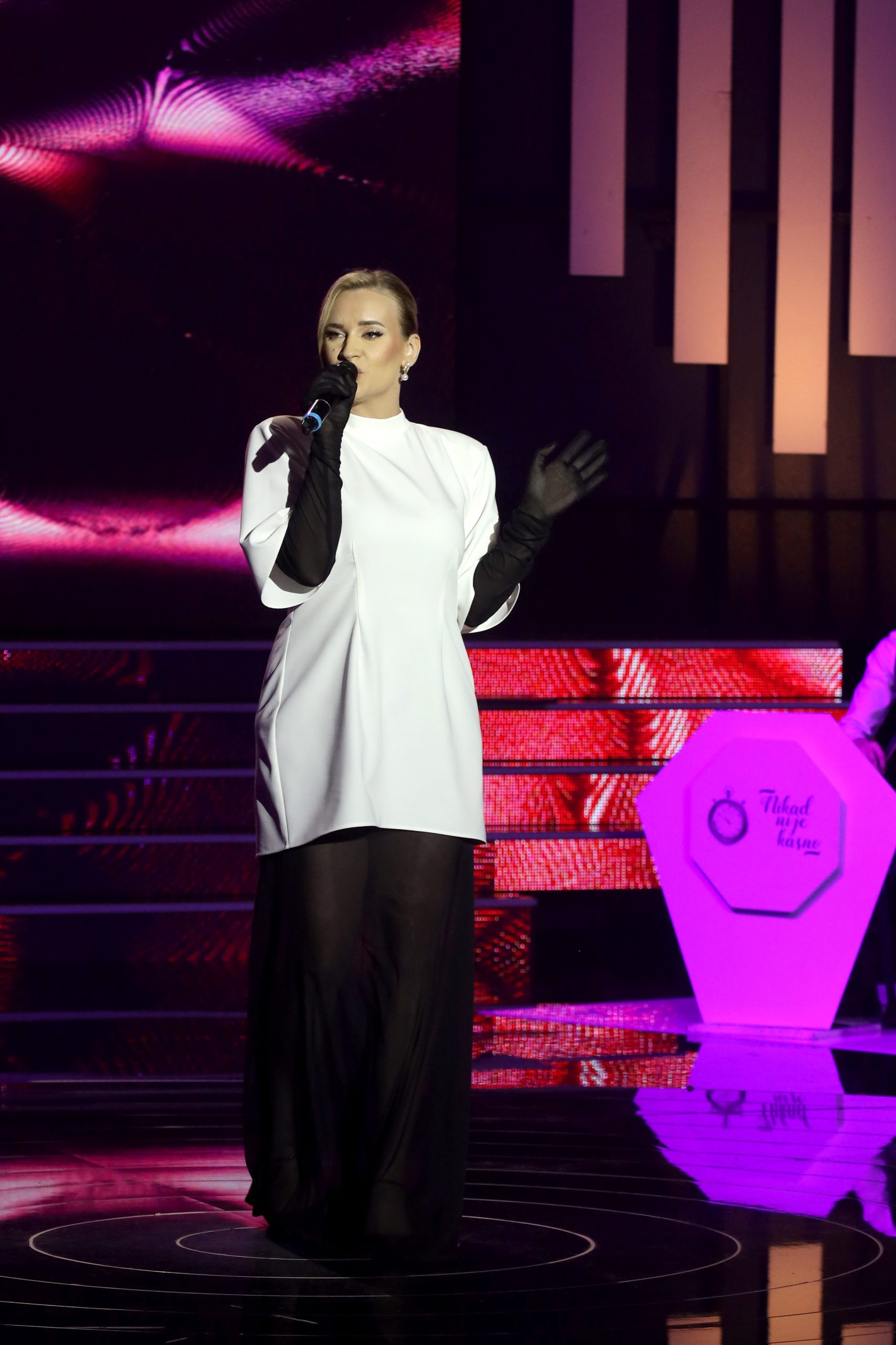 Šejla Zonić otkrila šta joj je oduzela pobeda u "Zvezdama Granda" (VIDEO) 8 SEJLA ZONIC NNK SNIMANJE 09122025 FOTO MUNJA 71 ok